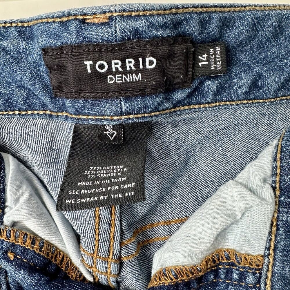 Torrid Jeans Womens 14 Medium Wash Straight Leg Denim Mid Rise - Picture 4 of 8